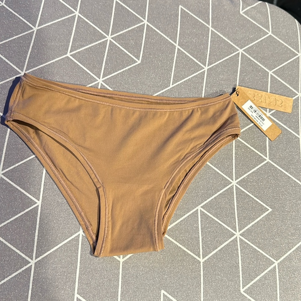 Skims brief in Sienna - xxs
